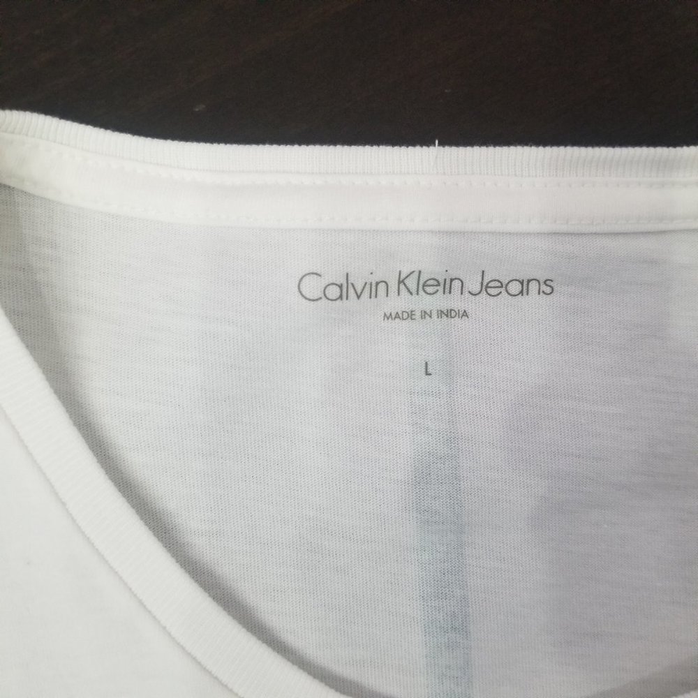 CALVIN KLEIN‎ Graphic Tee - Picture 7 of 9